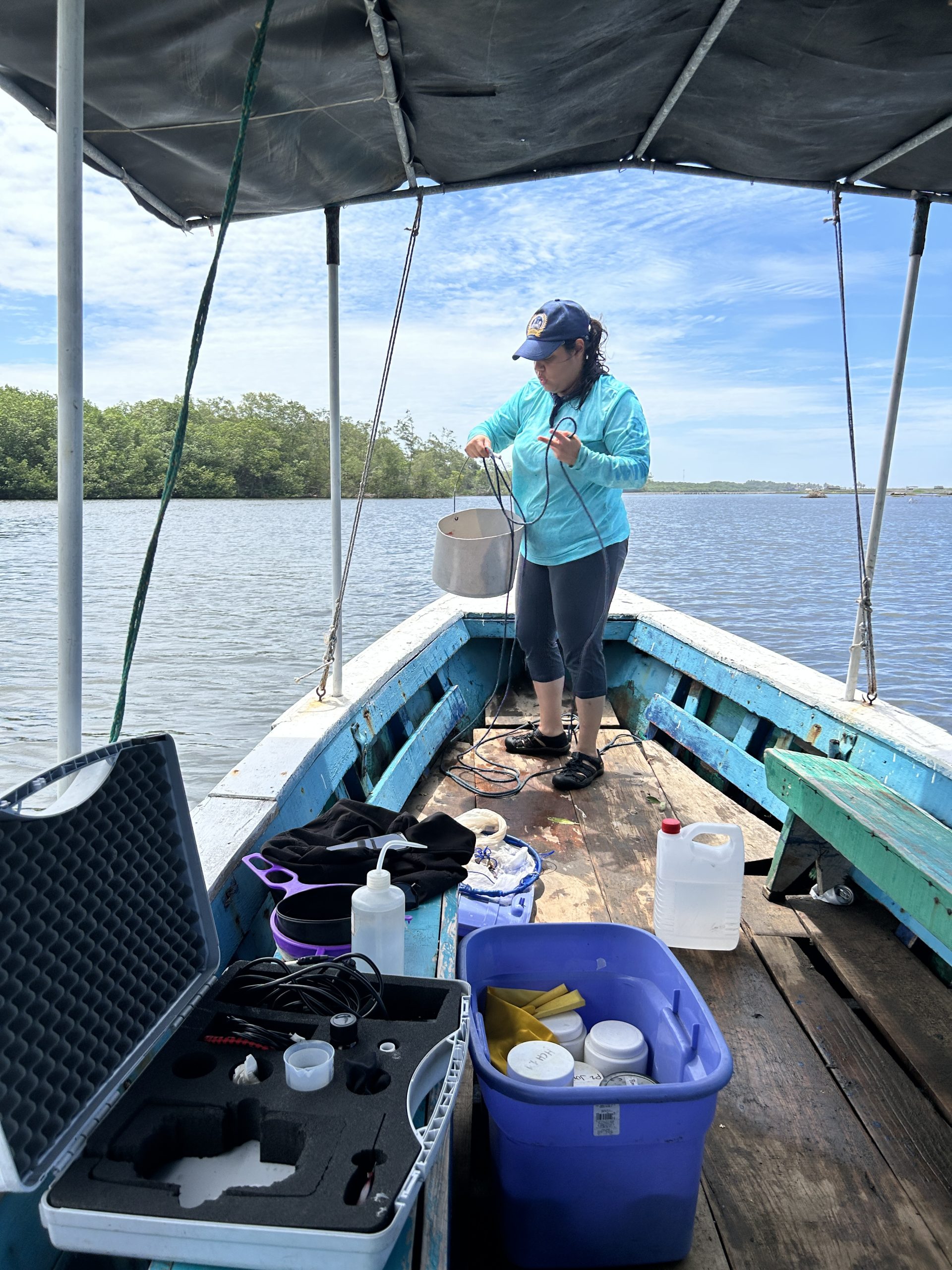 Muestras de ecosistema costero permiten conocer las condiciones ambientales en Sipacate, Escuintla.